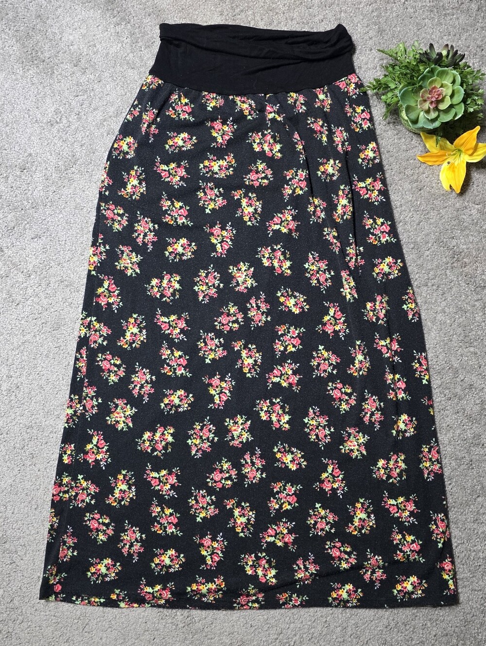 Julie's Closet Long Maternity Floral Casual Skirt Size Small